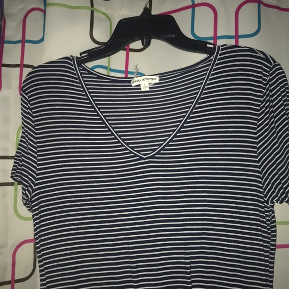 Tops - Picture 2 of 3